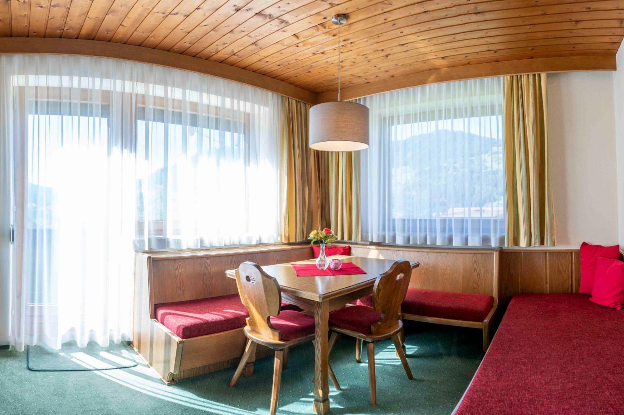 Ferienwohnungen Monja Und Dietmar Thoeni Arzl im Pitztal Buitenkant foto